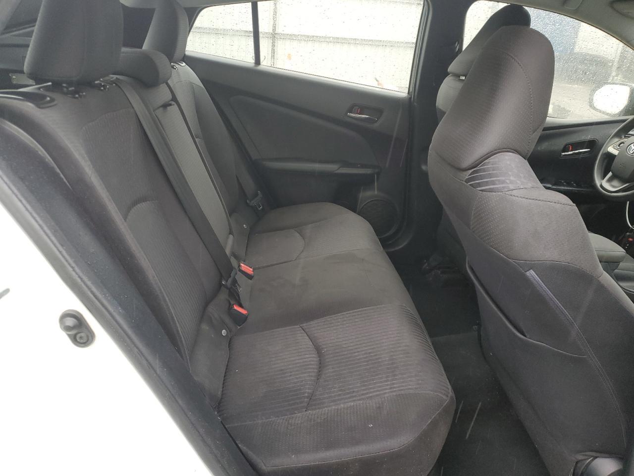 2016 TOYOTA PRIUS