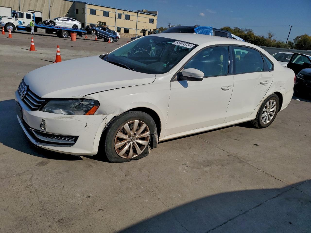 2012 VOLKSWAGEN Passat
