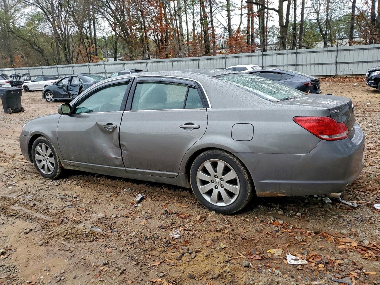 2005 TOYOTA Avalon