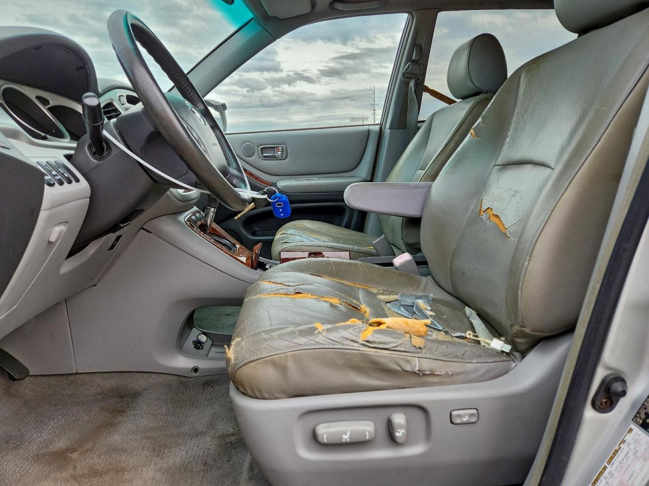 2004 TOYOTA HIGHLANDER