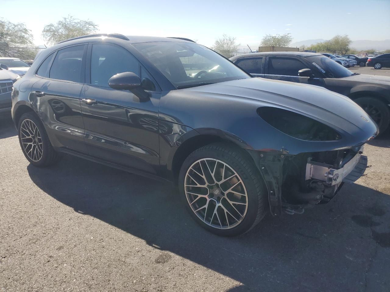 2019 PORSCHE Macan