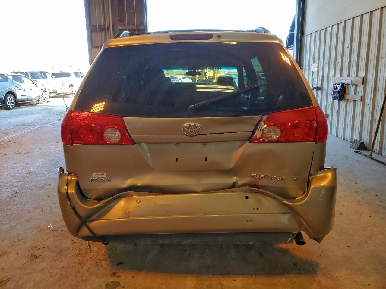2010 TOYOTA SIENNA