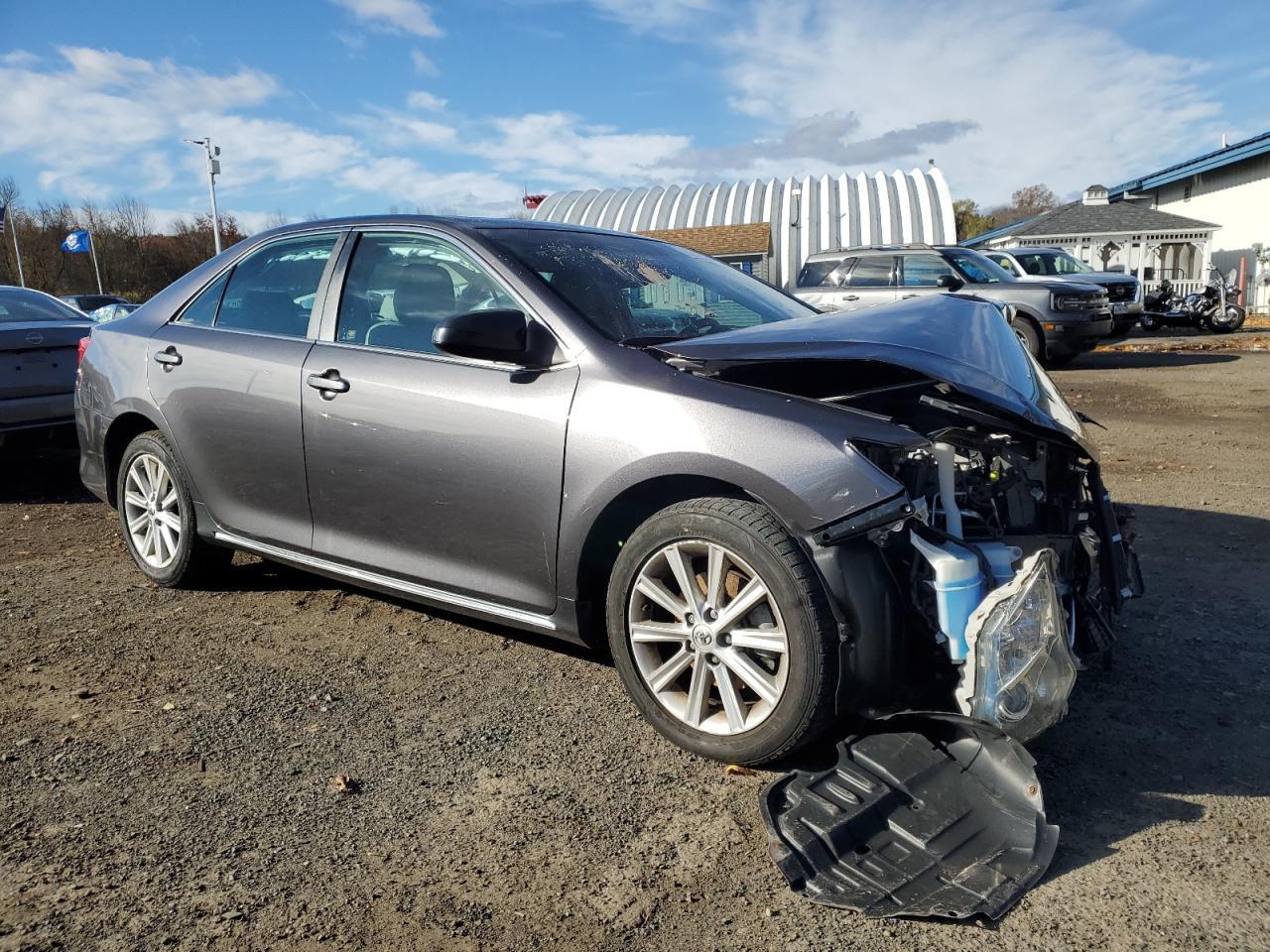 2014 TOYOTA CAMRY