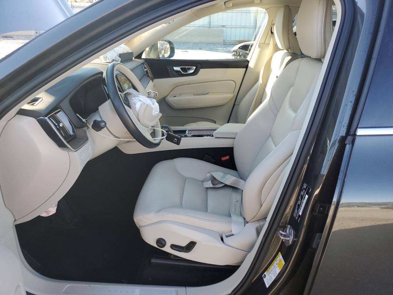 2022 VOLVO XC60