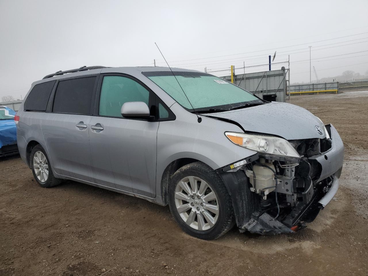 2012 TOYOTA SIENNA