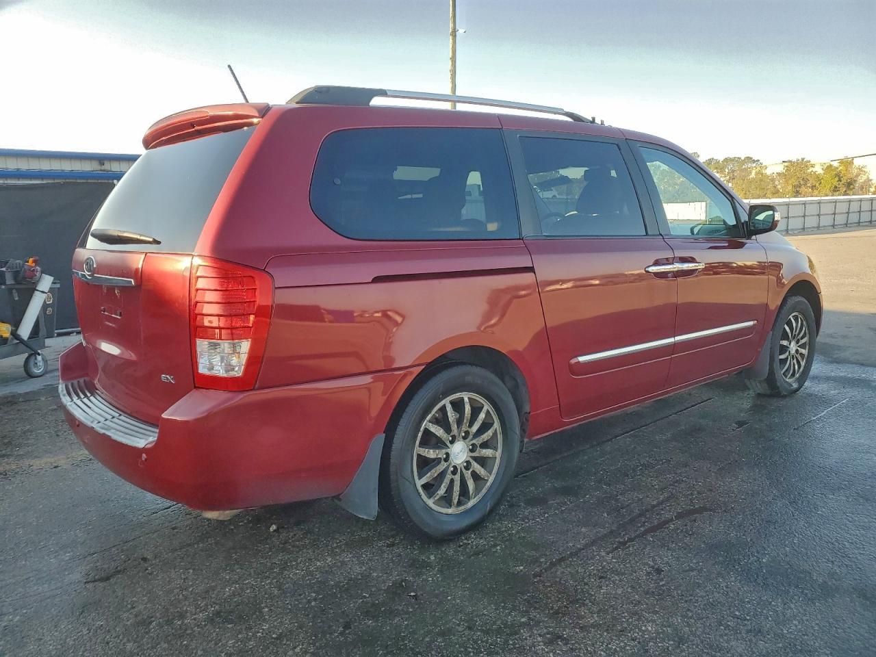 2011 KIA SEDONA