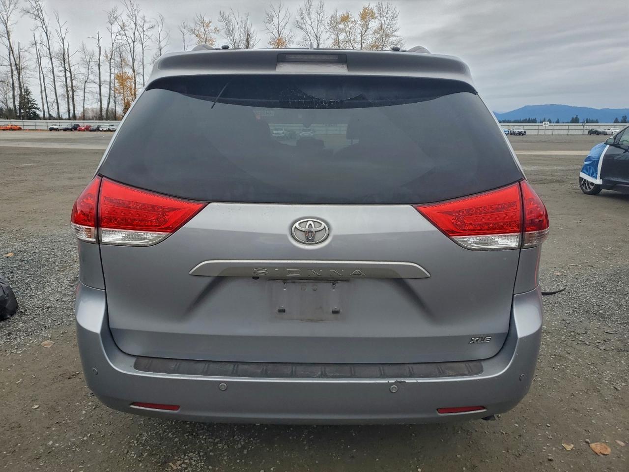 2012 TOYOTA SIENNA