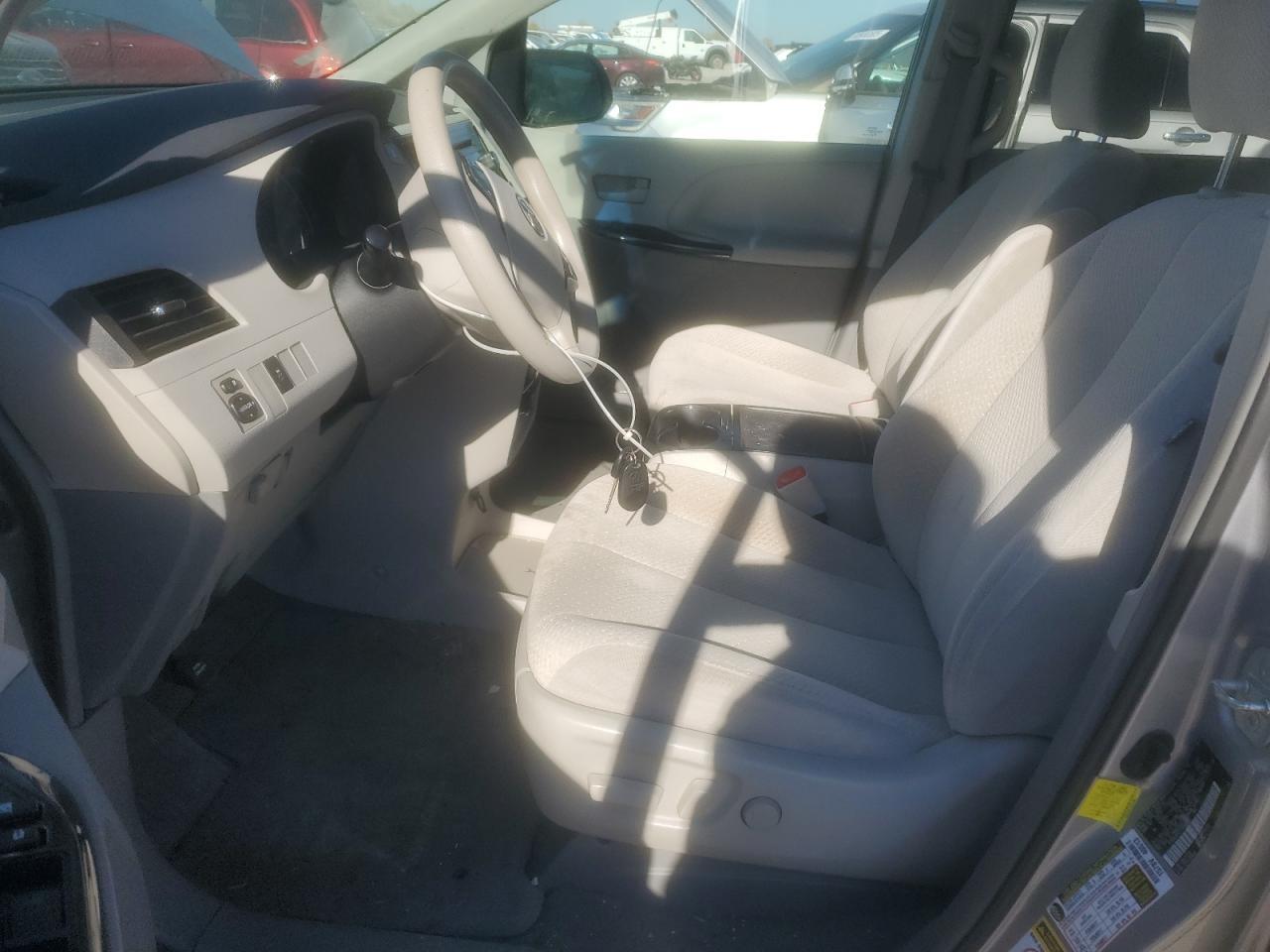 2012 TOYOTA SIENNA