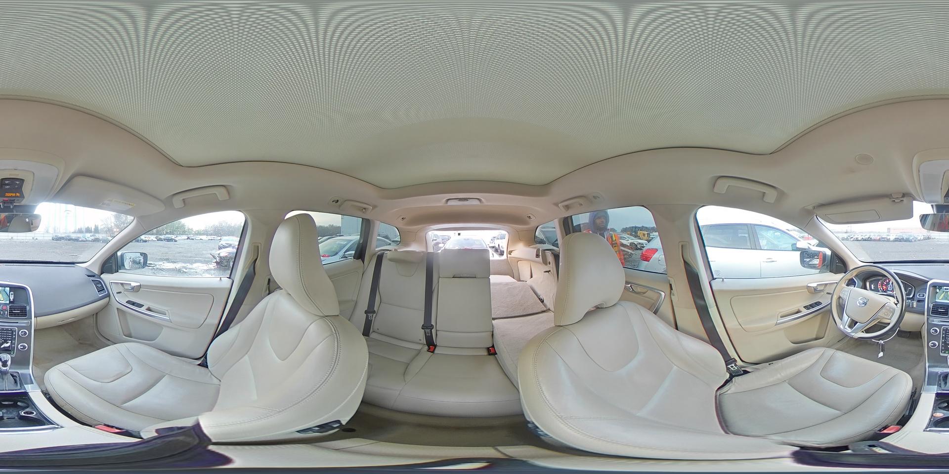 2015 VOLVO XC60