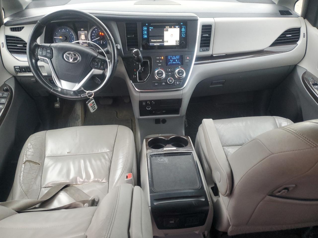 2016 TOYOTA SIENNA