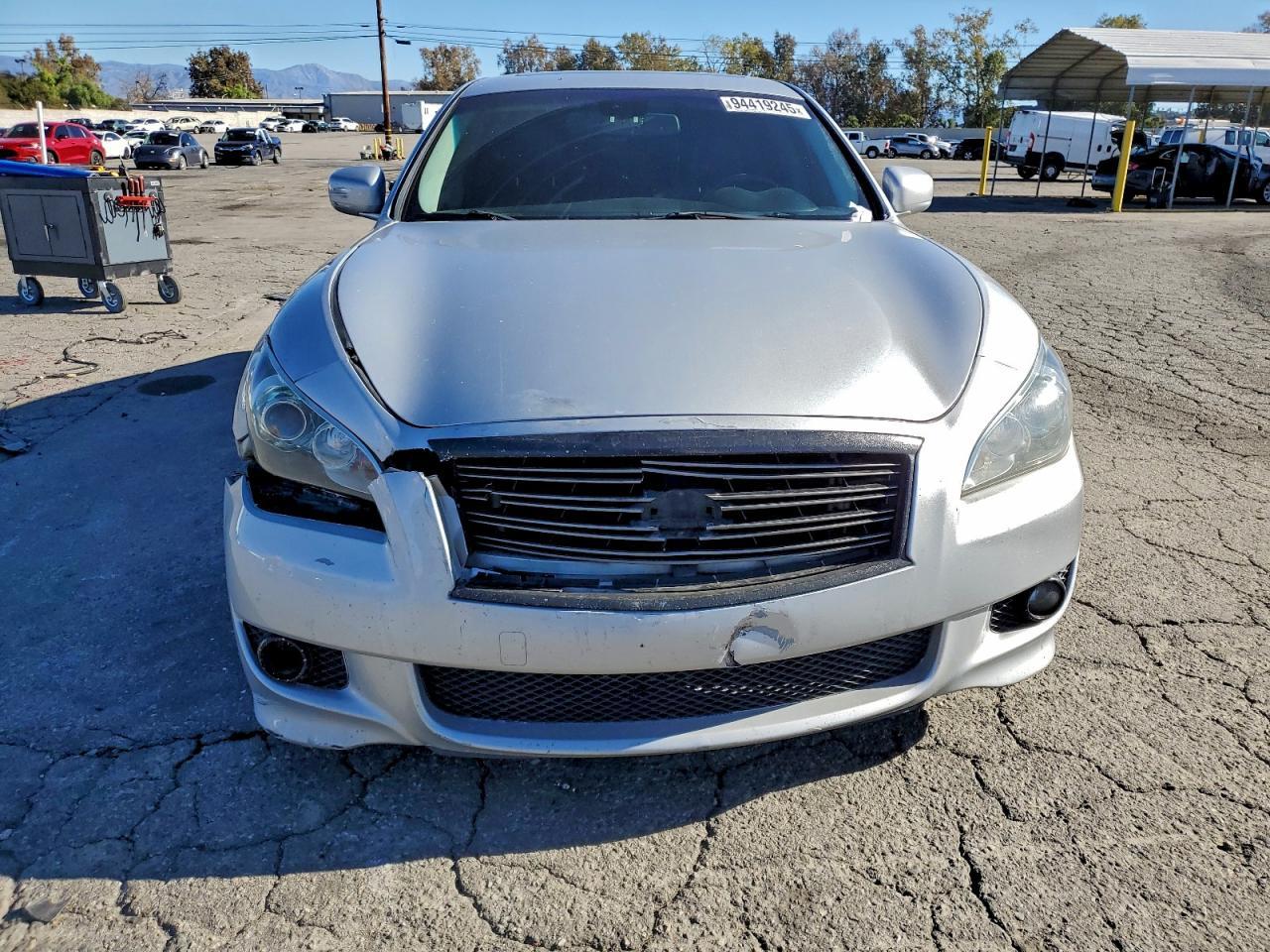 2011 INFINITI M37