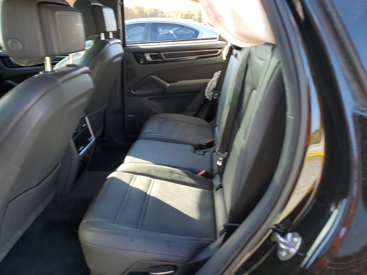 2021 PORSCHE CAYENNE