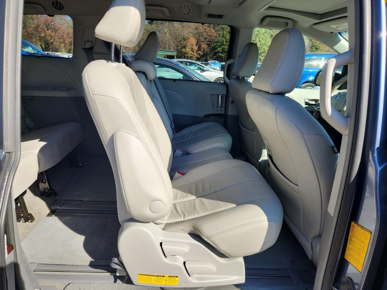 2014 TOYOTA SIENNA