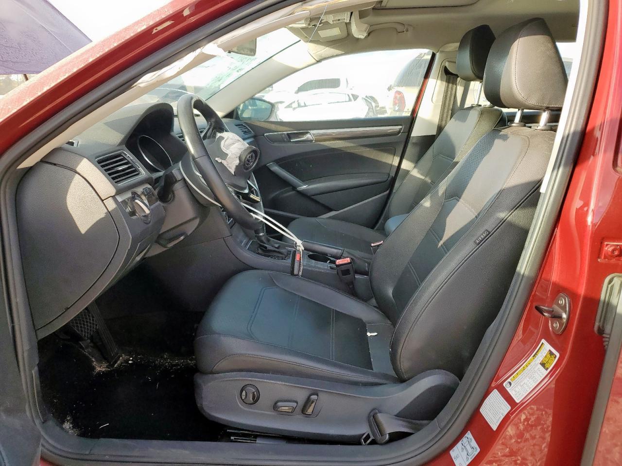 2017 VOLKSWAGEN Passat