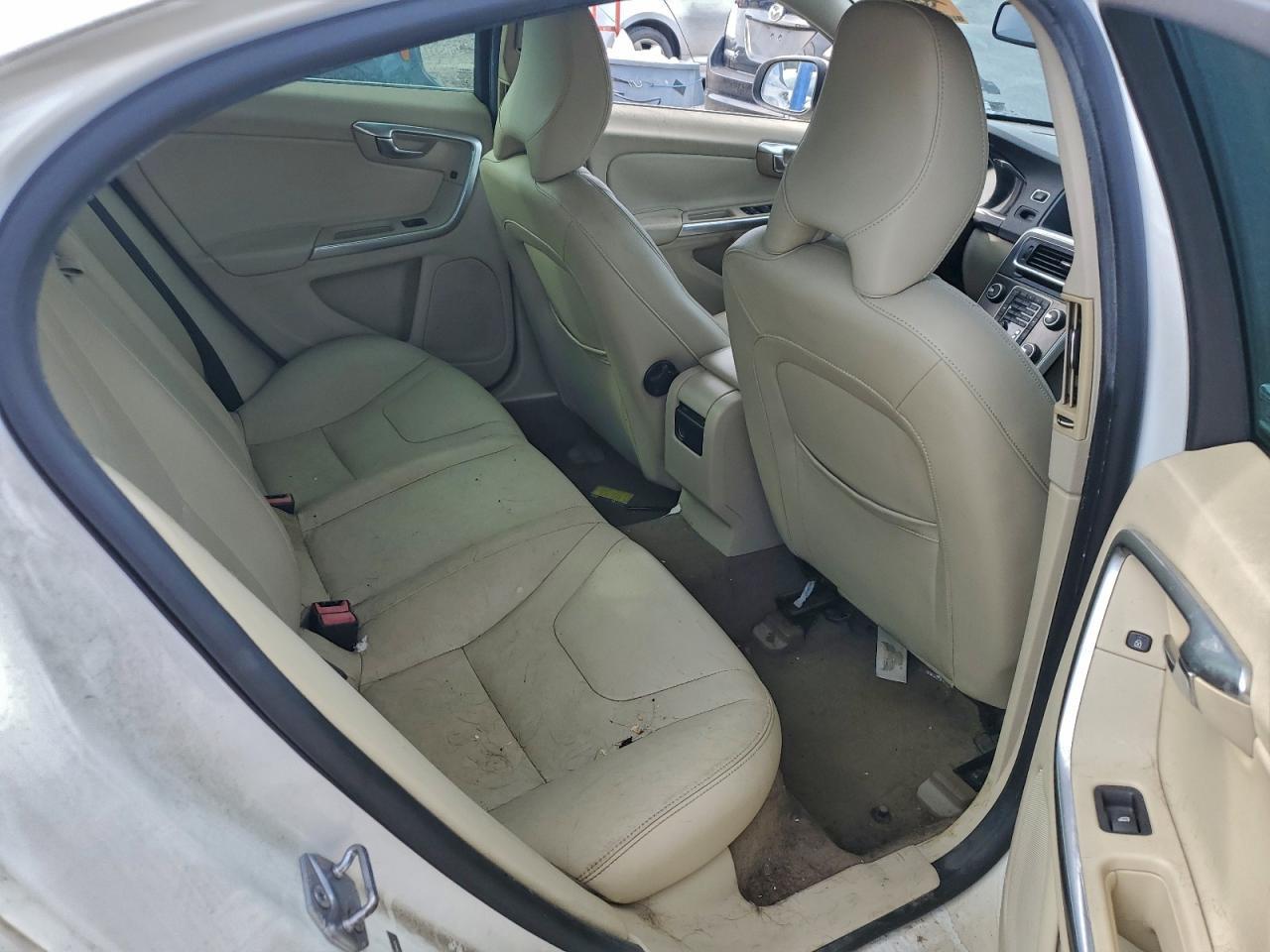 2015 VOLVO S60