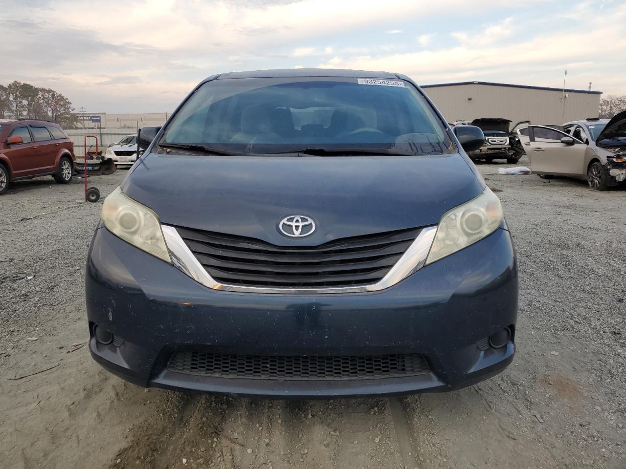 2011 TOYOTA SIENNA