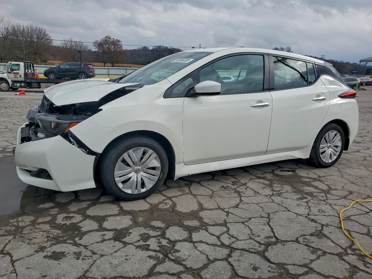 2025 NISSAN LEAF
