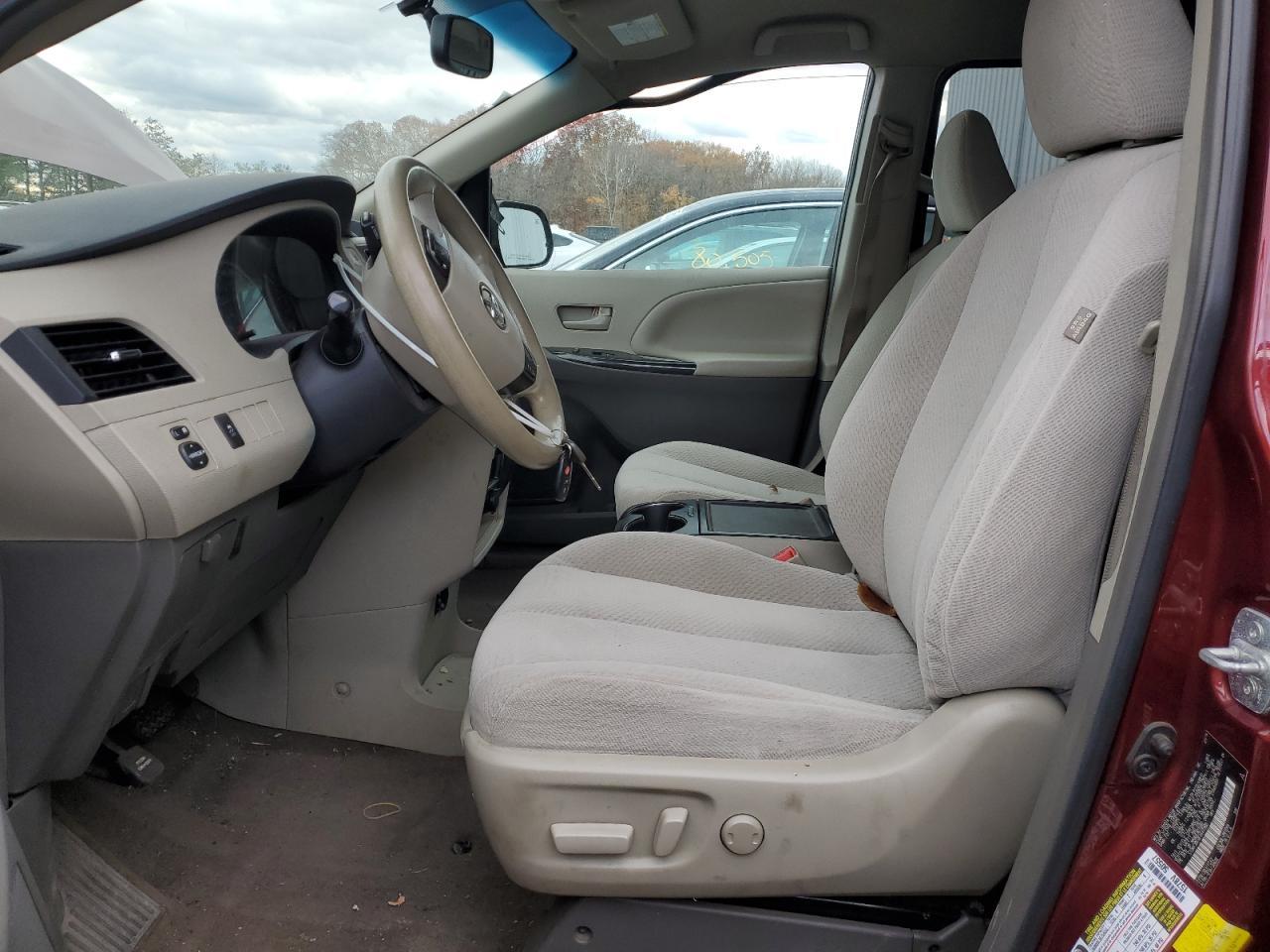 2014 TOYOTA SIENNA