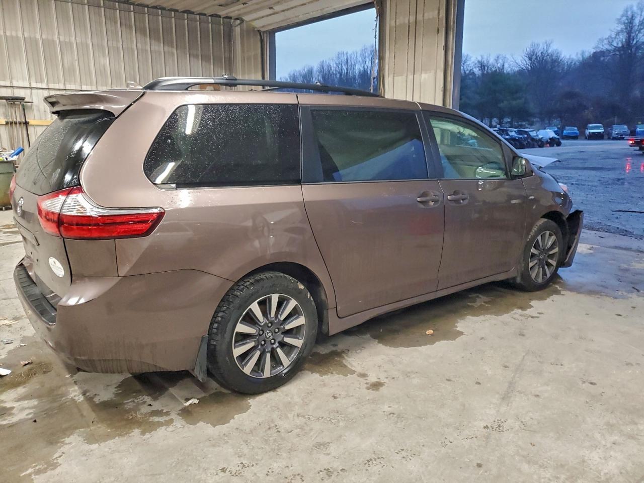 2018 TOYOTA SIENNA