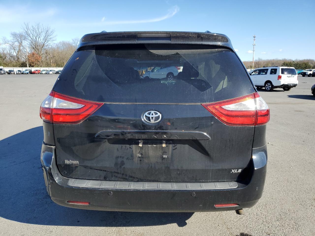 2015 TOYOTA SIENNA