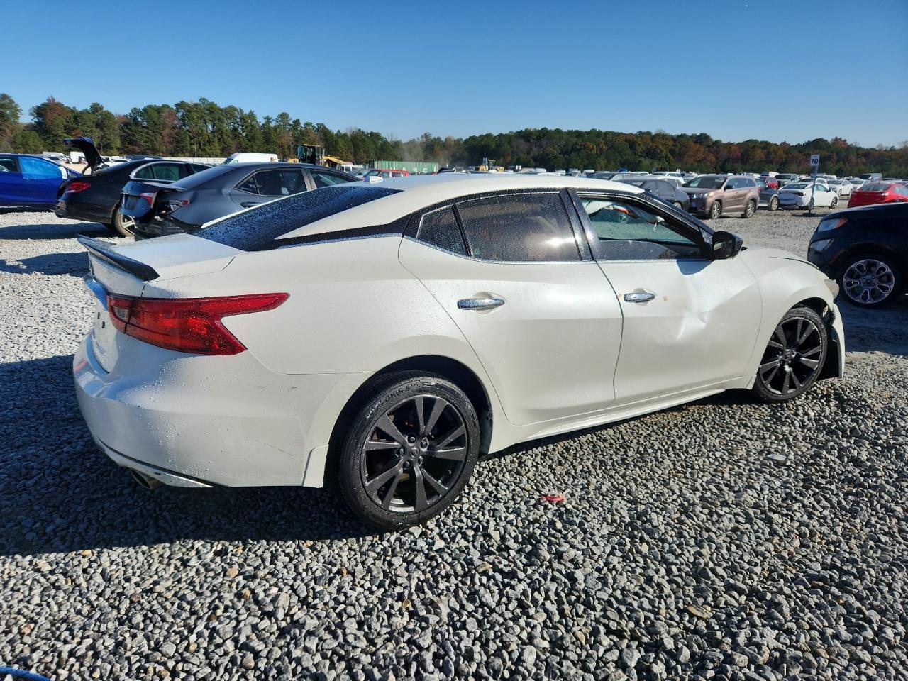 2017 NISSAN Maxima