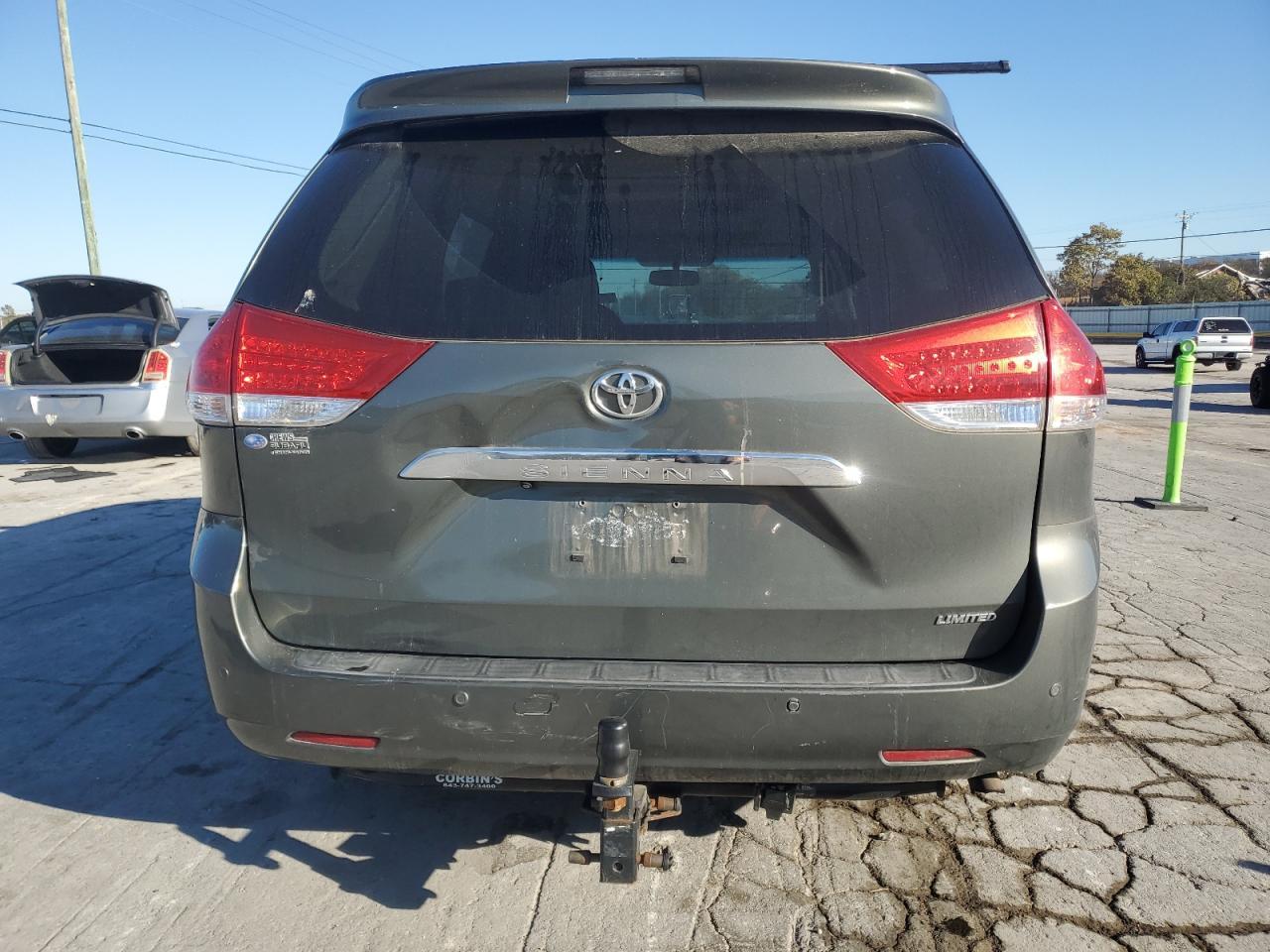 2012 TOYOTA SIENNA
