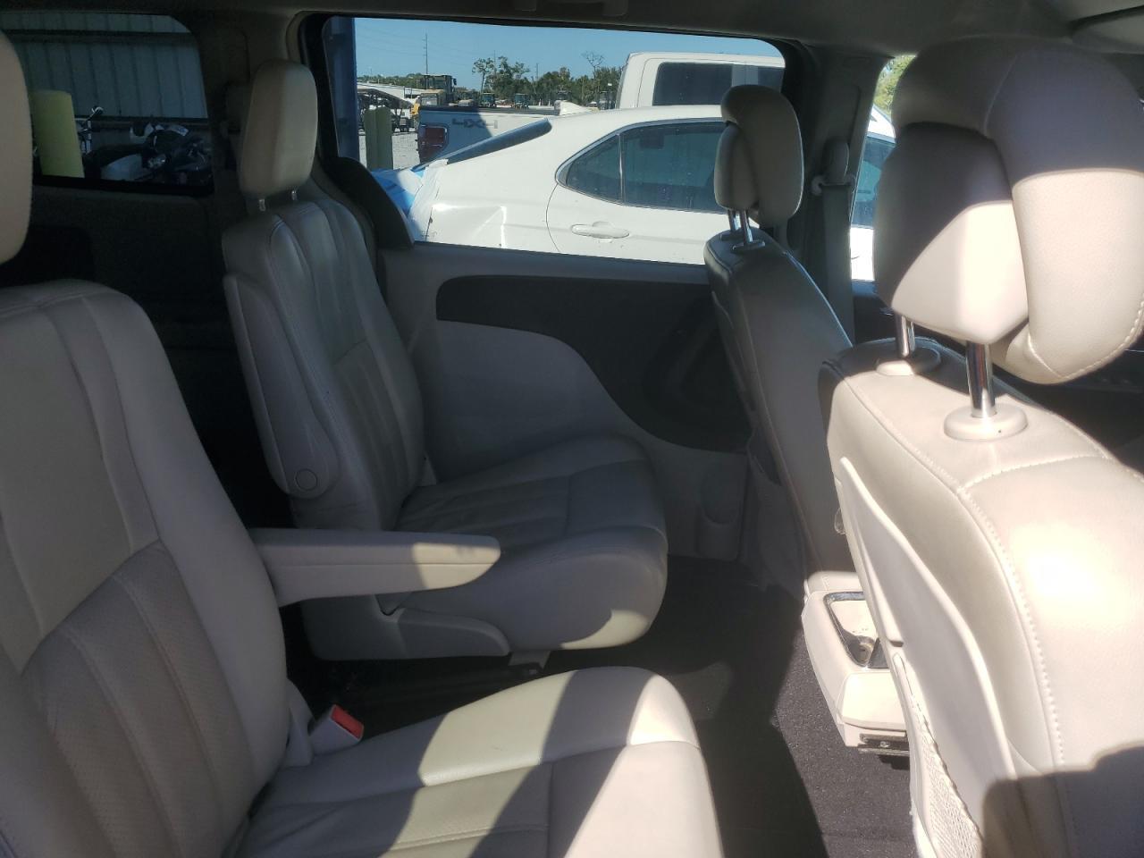 2012 CHRYSLER Town & Country