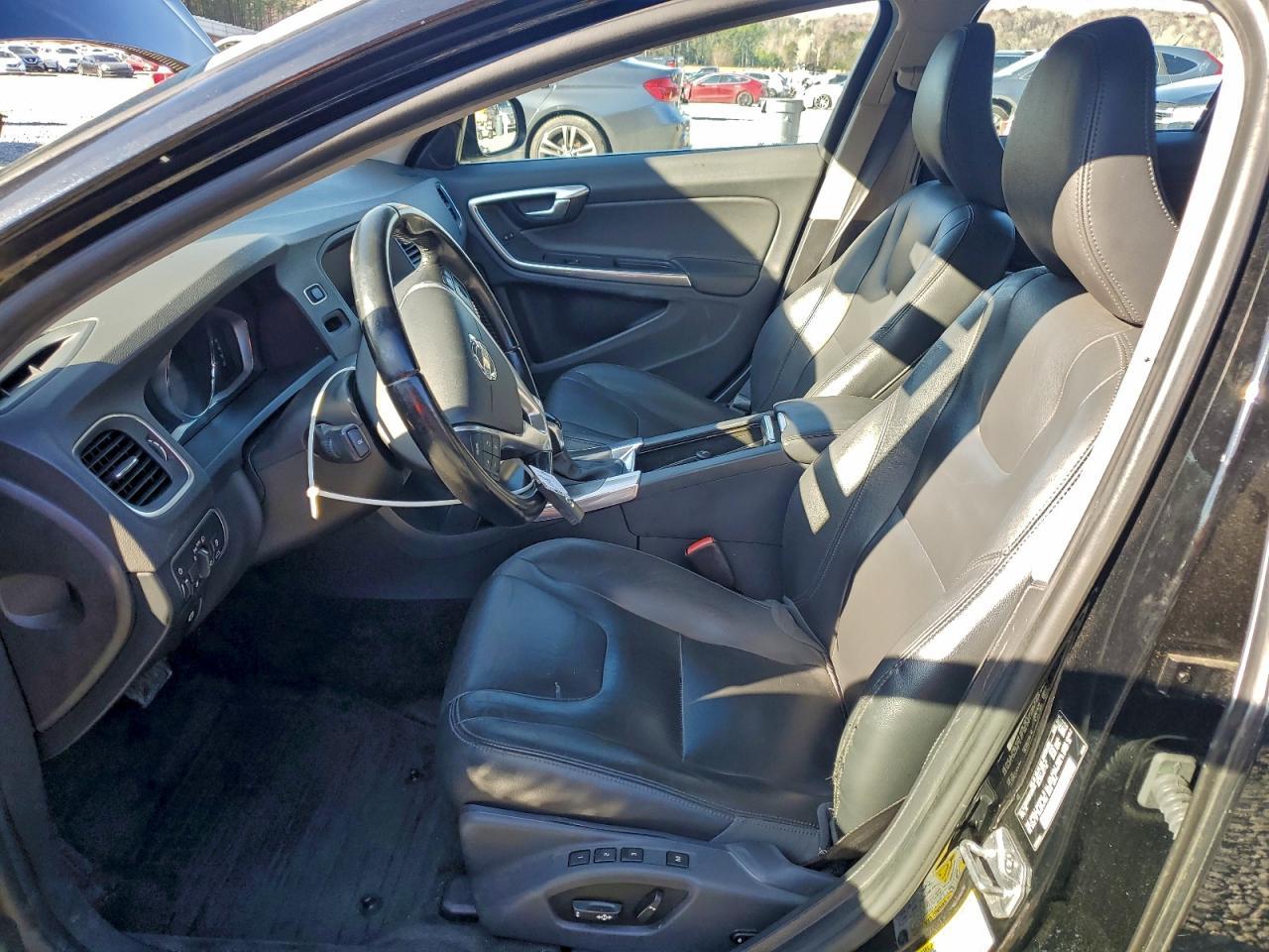 2015 VOLVO S60