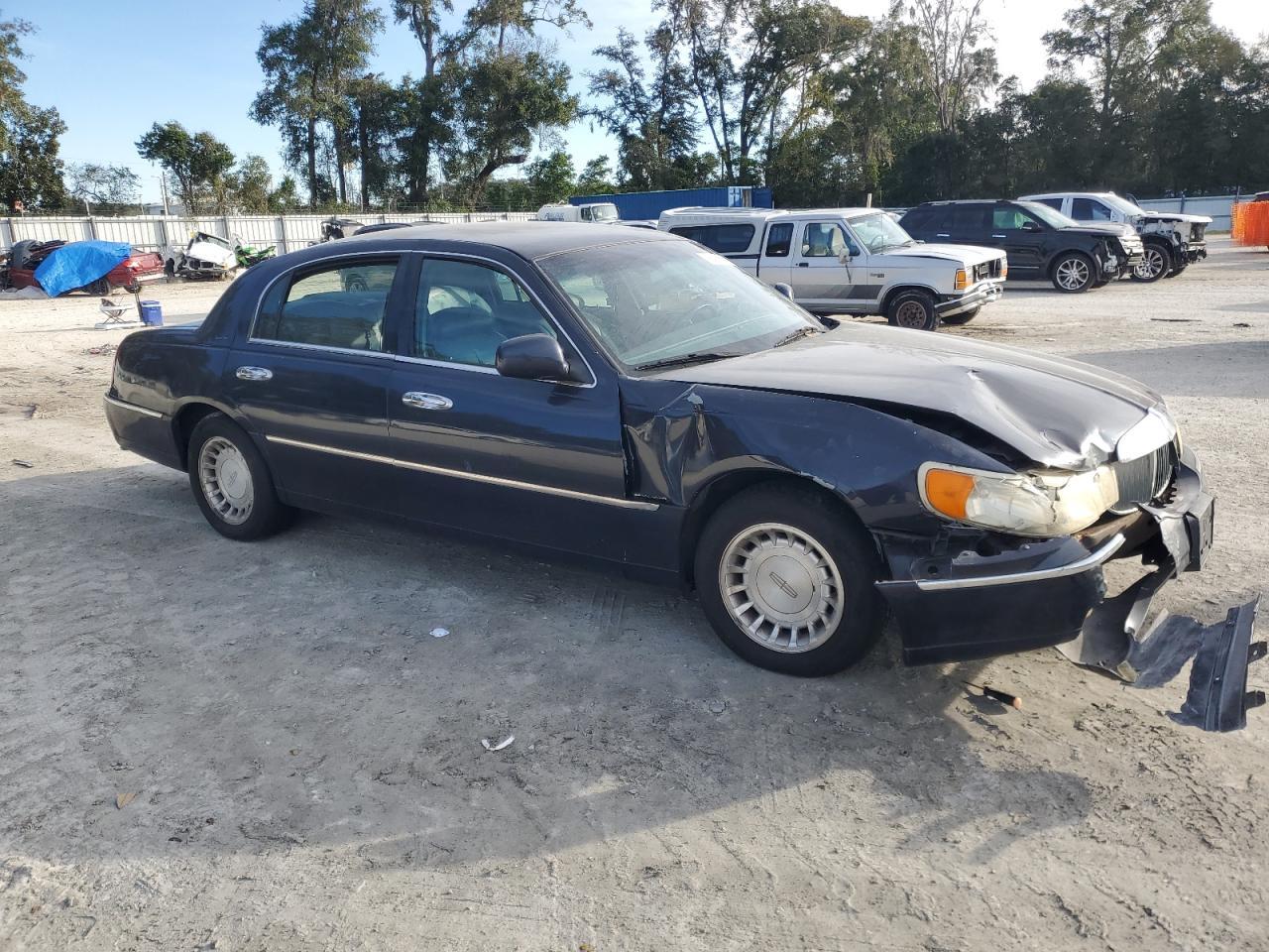 2000 LINCOLN Town Car