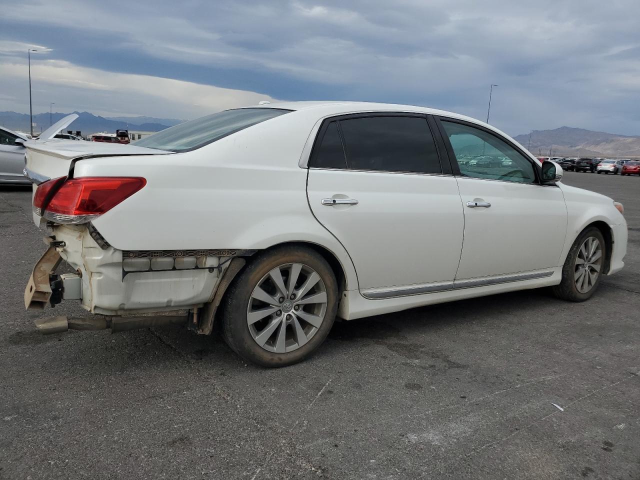 2011 TOYOTA Avalon