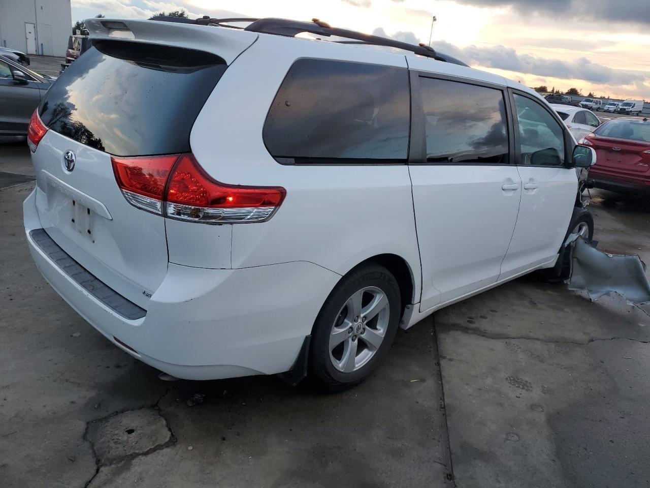 2012 TOYOTA SIENNA
