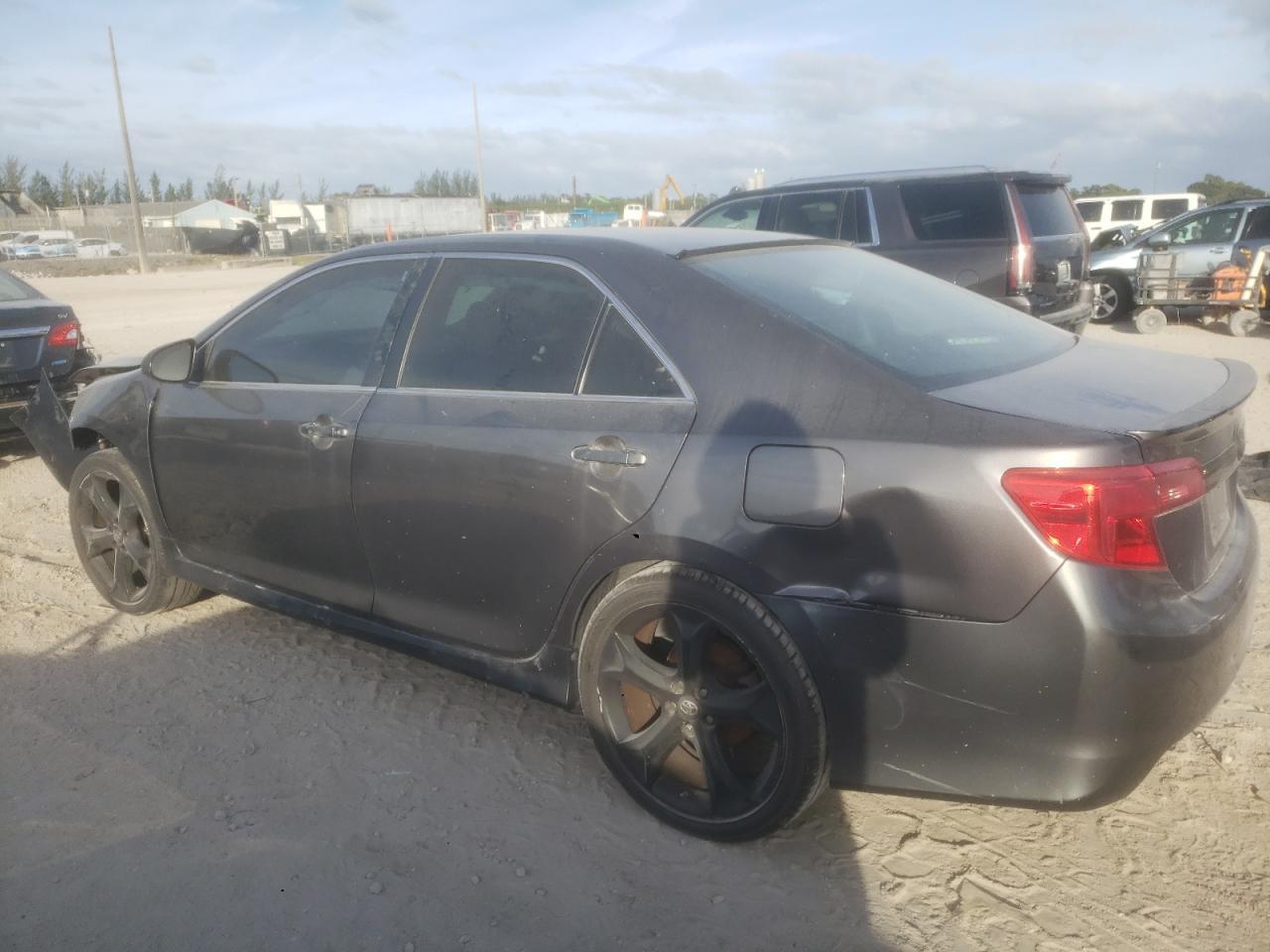 2014 TOYOTA CAMRY