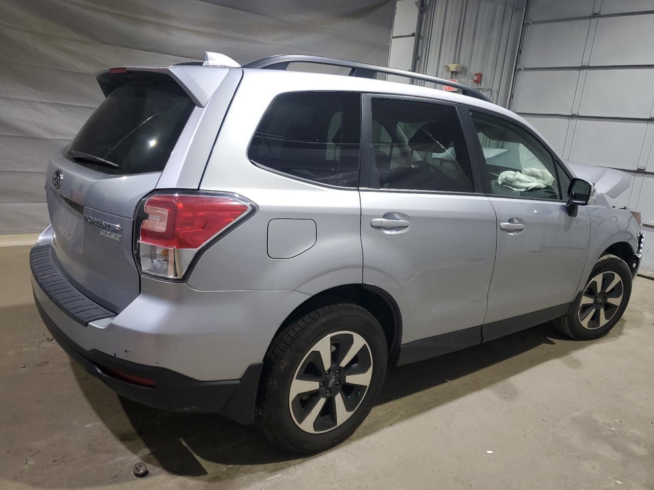 2017 SUBARU FORESTER