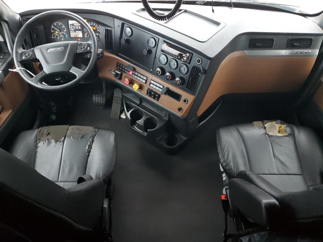 2021 FREIGHTLINER CASCADIA 126