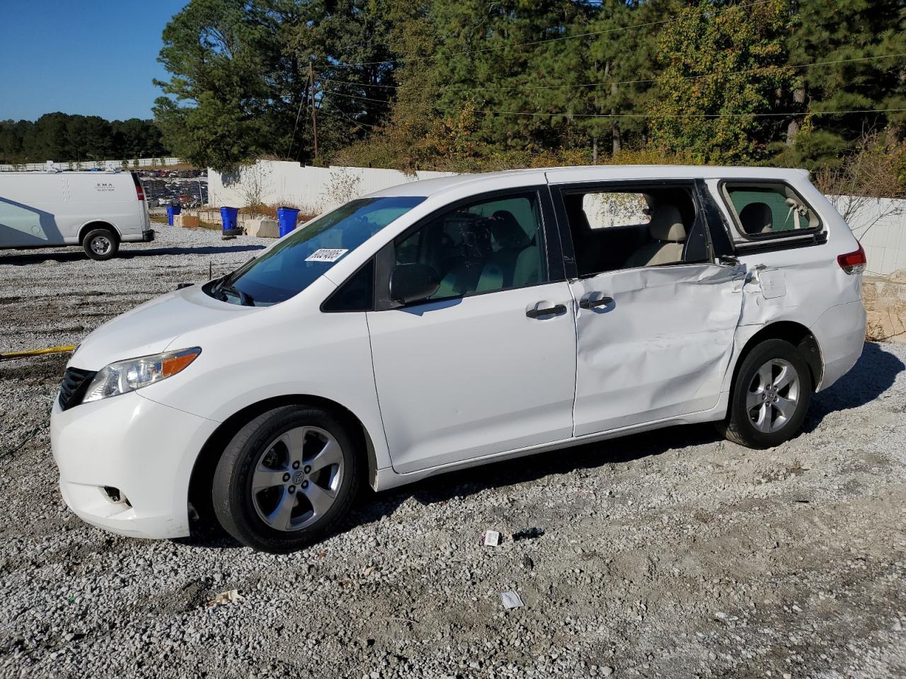 2014 TOYOTA SIENNA