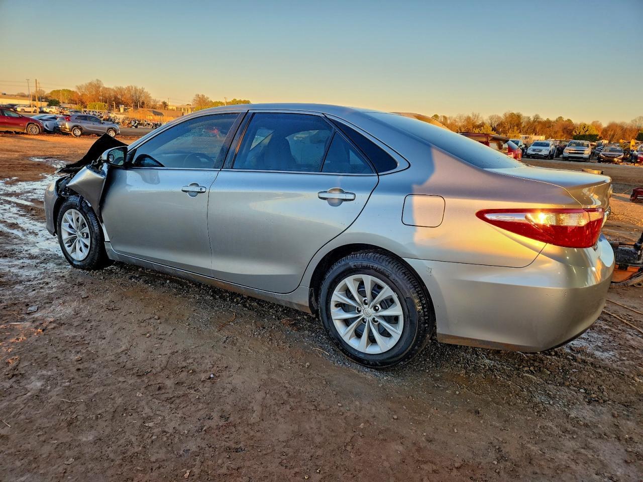 2016 TOYOTA CAMRY