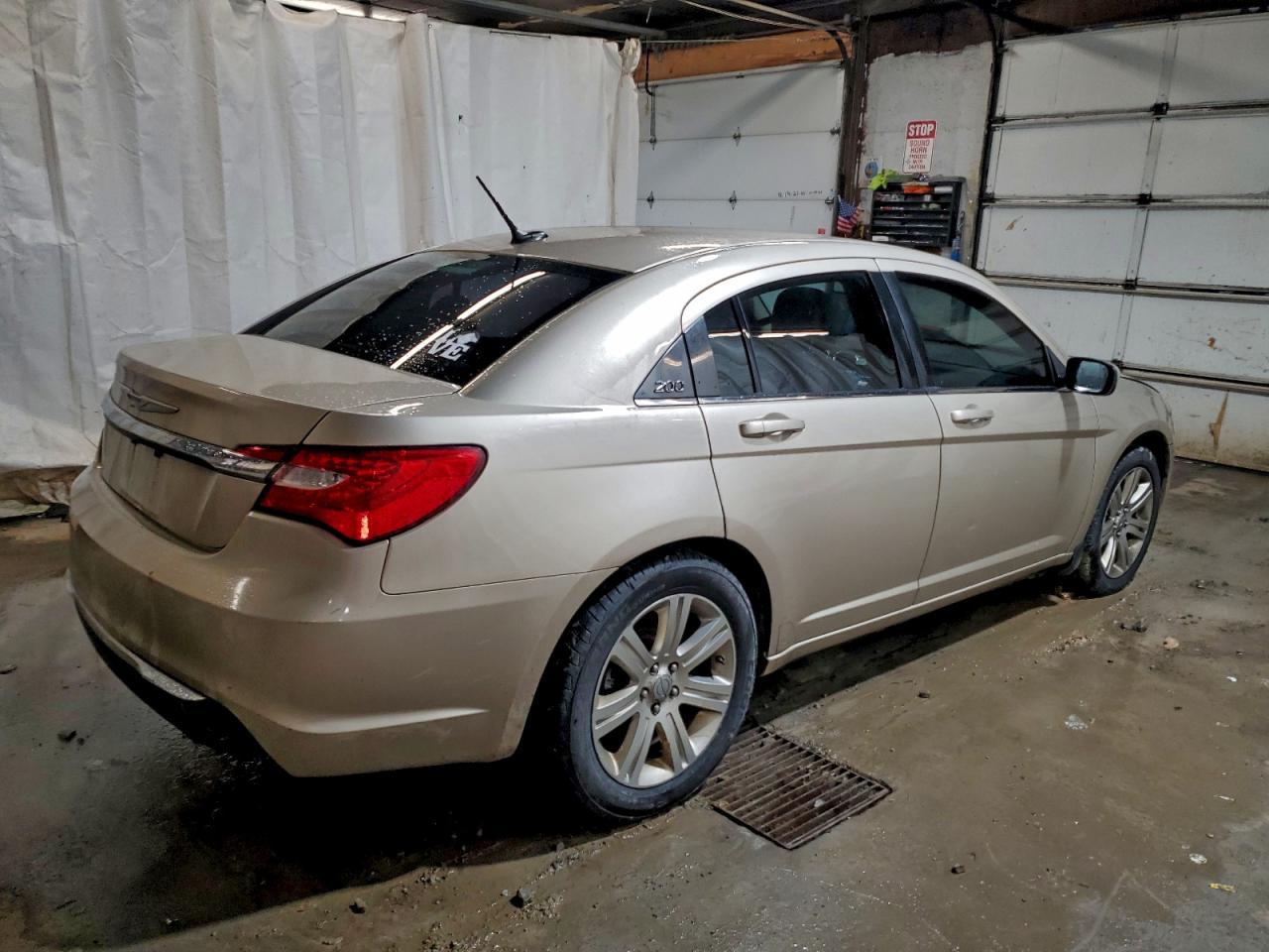 2013 CHRYSLER 200