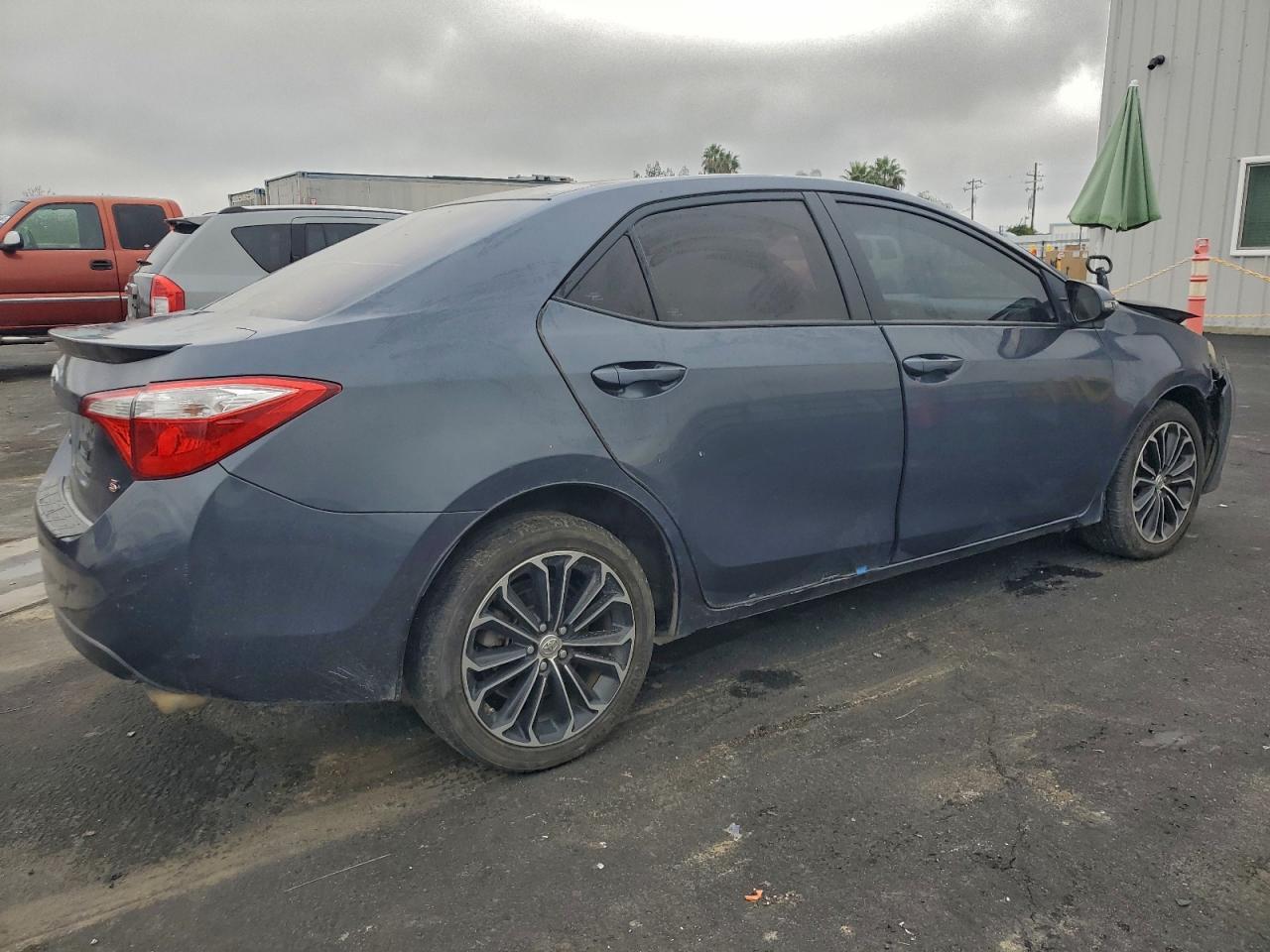 2015 TOYOTA COROLLA