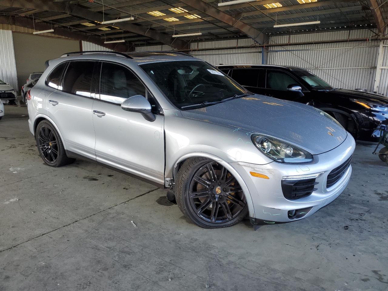 2018 PORSCHE CAYENNE