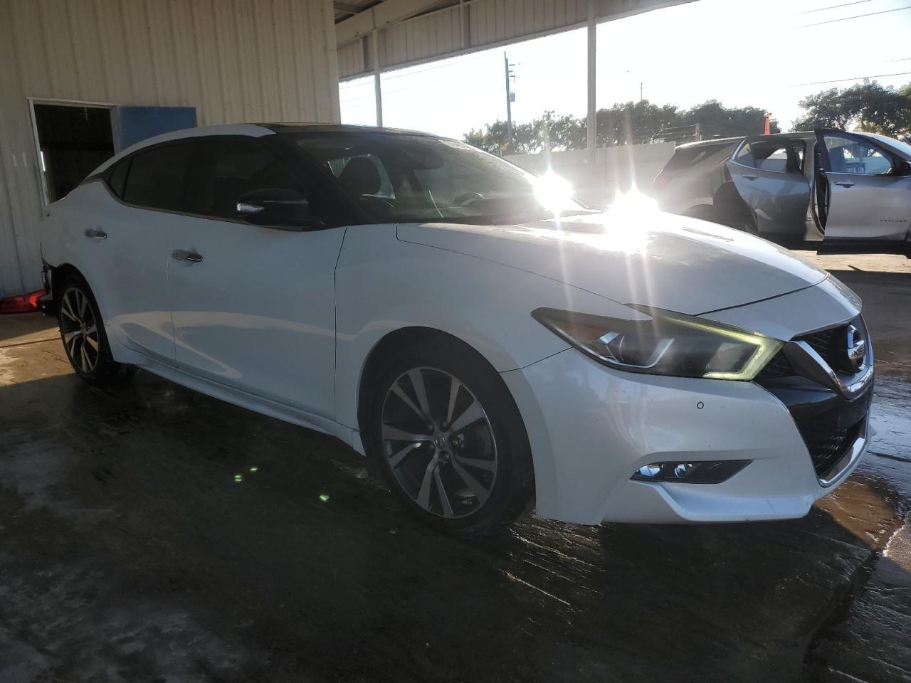 2017 NISSAN Maxima