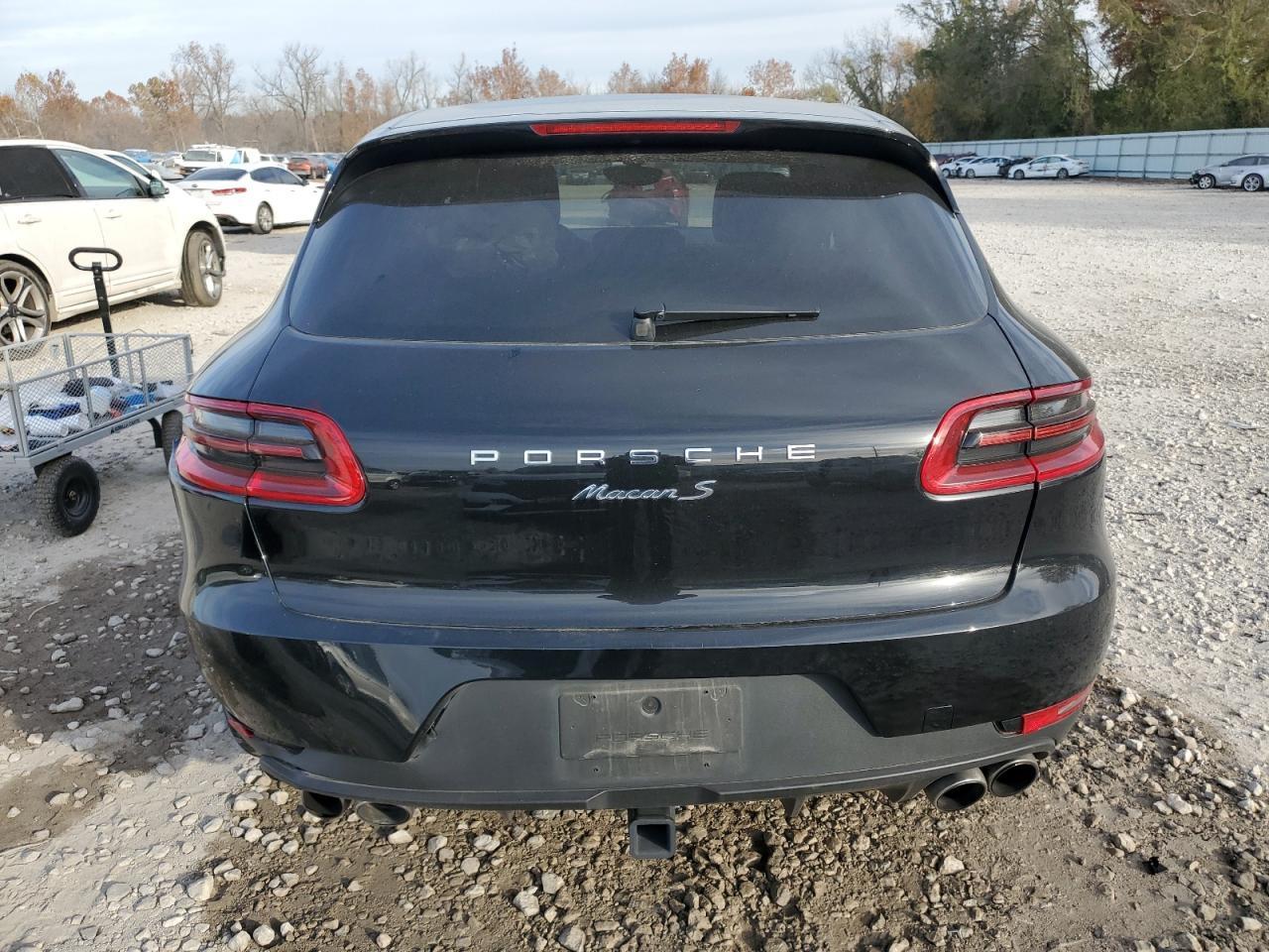 2016 PORSCHE Macan