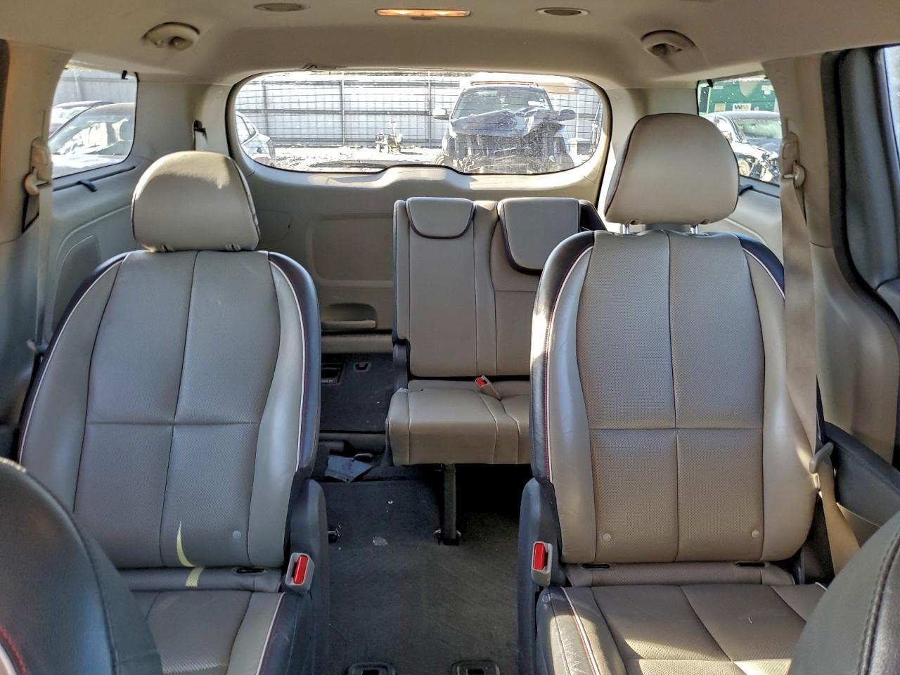 2016 KIA SEDONA