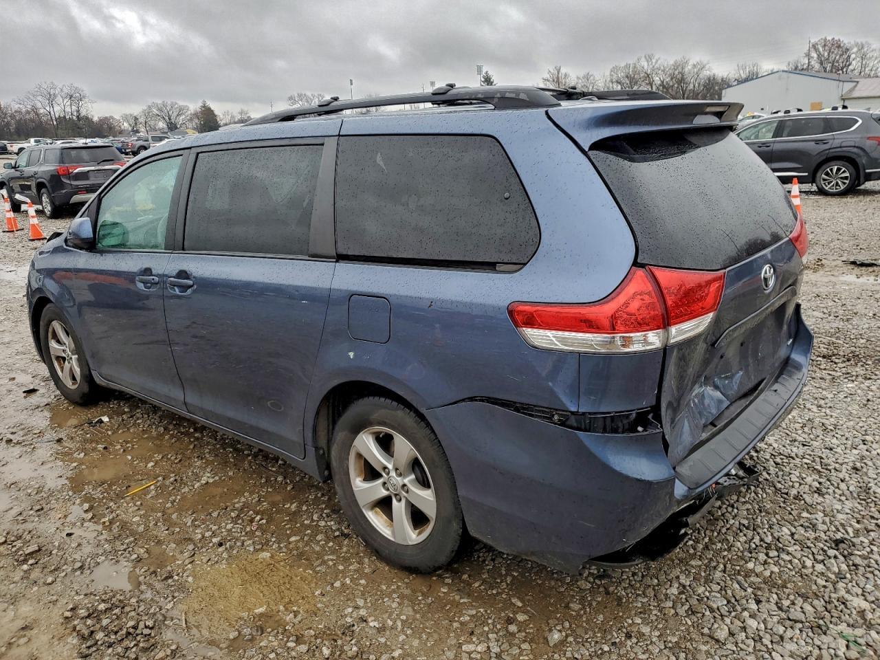 2013 TOYOTA SIENNA