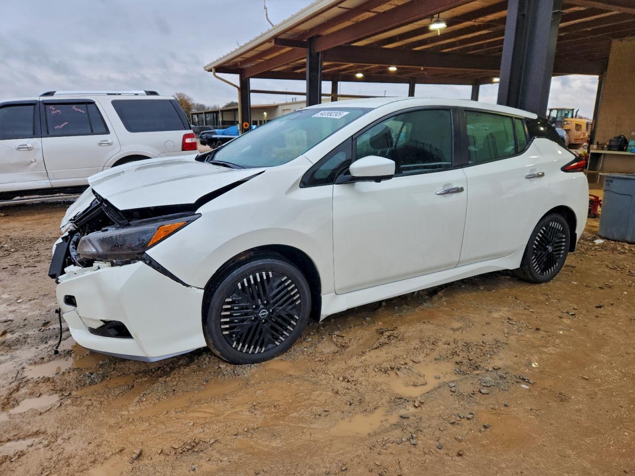2023 NISSAN LEAF