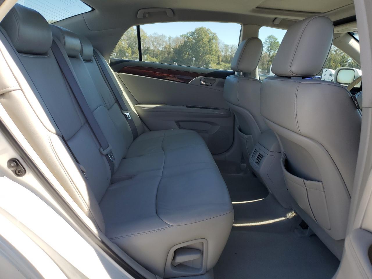 2010 TOYOTA Avalon
