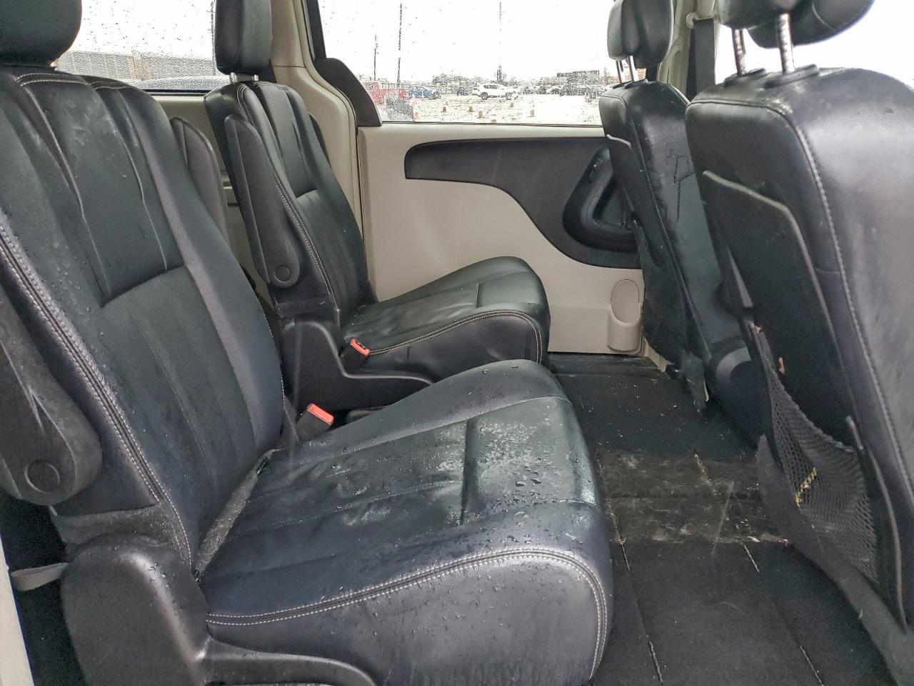 2016 CHRYSLER Town & Country