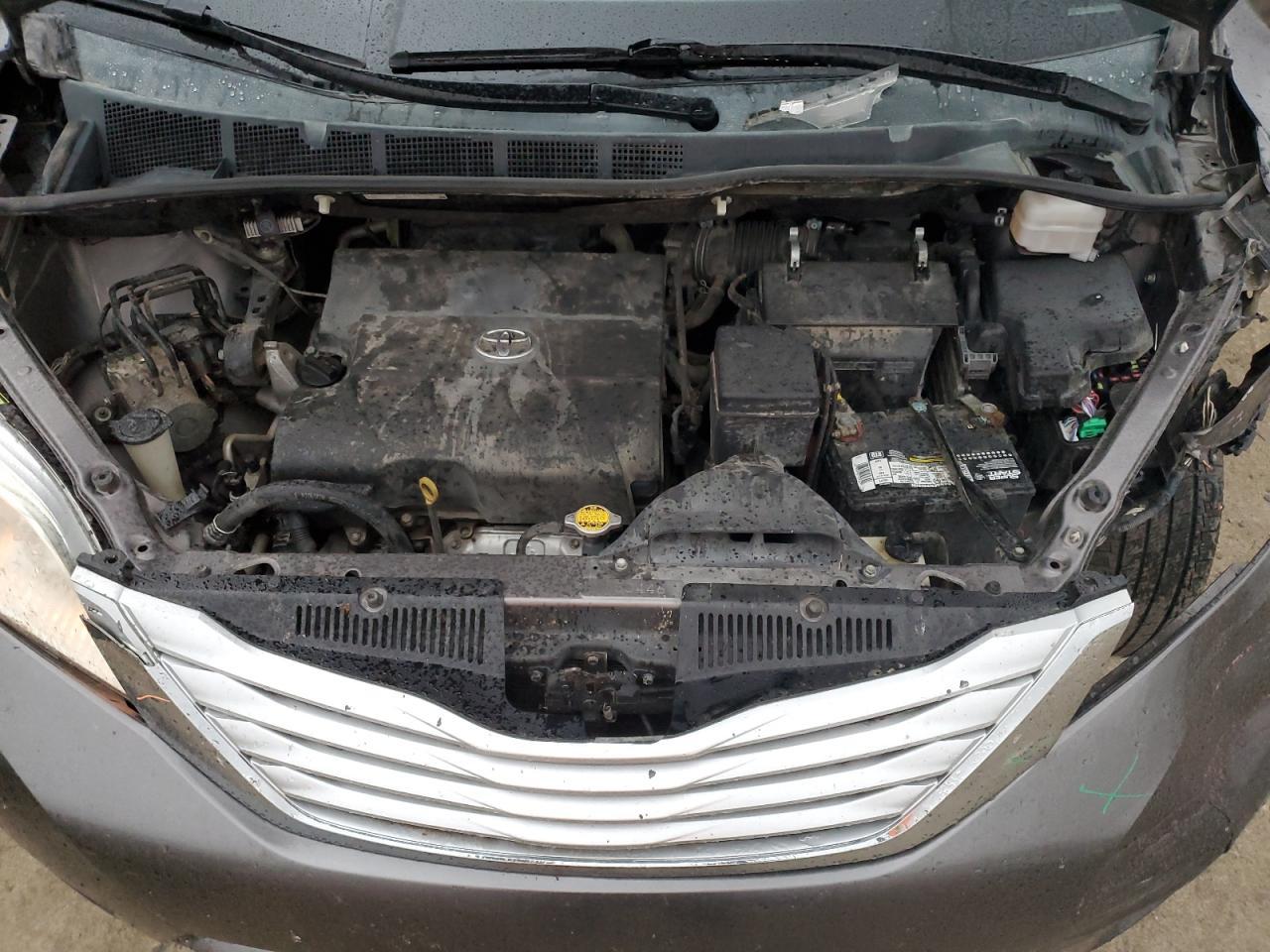 2013 TOYOTA SIENNA
