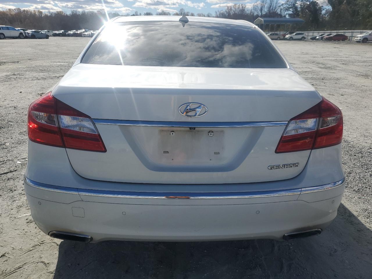 2013 HYUNDAI GENESIS