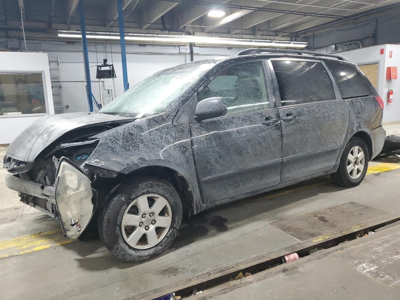 2009 TOYOTA SIENNA