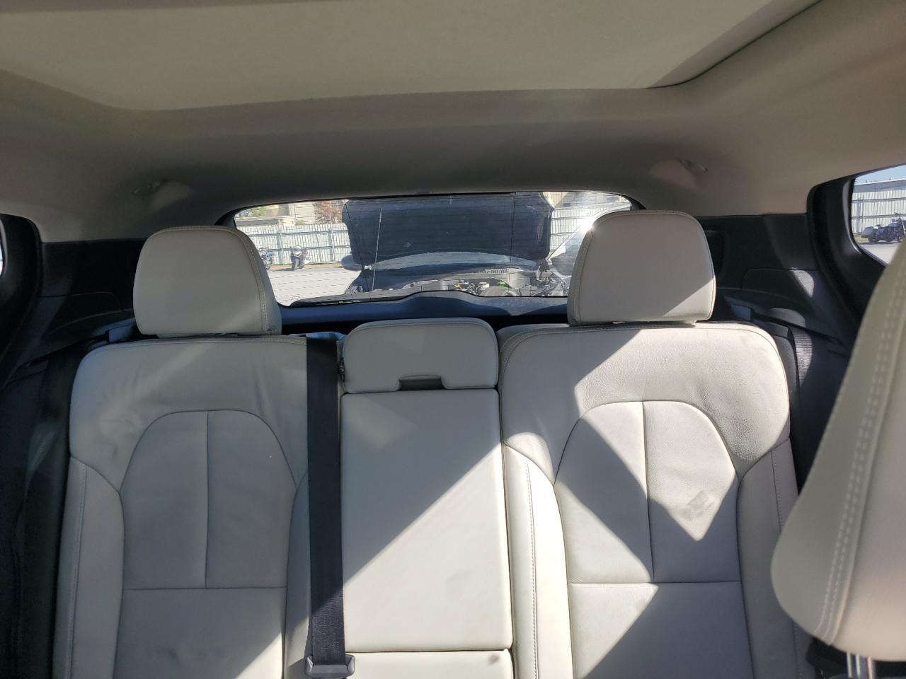 2022 VOLVO XC40